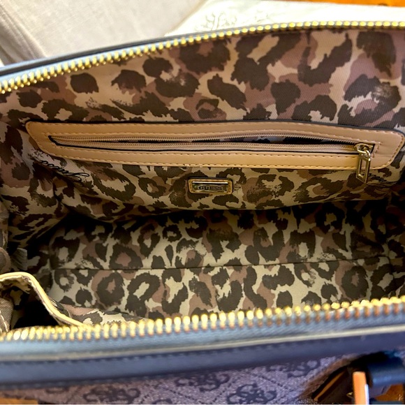 Guess handbag with crossbody strap - Picture 3 of 4